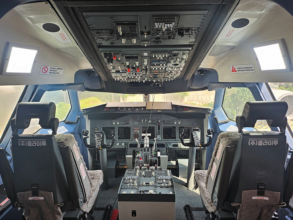 B737NG Full Cockpit Environment