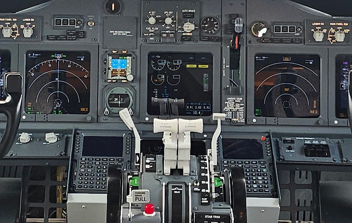 Motorized Throttle Quadrant & Center Pedestal